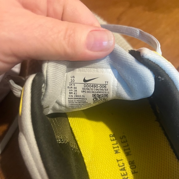 Men’s Athletic Nike Shoes - Picture 5 of 5